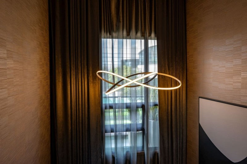 miroir monté dans le couloir