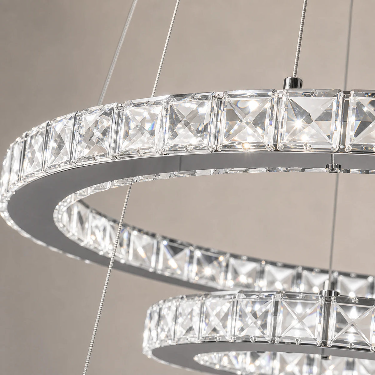Lustre LED suspendu avec télécommande et cristal PRISM LUMORA 63W, 3 Cercles, Lumière Froid/Chaud/Neutre, Dimmable, Chrome Brillant, Hauteur Réglable - 04_LLC131-3CH.png