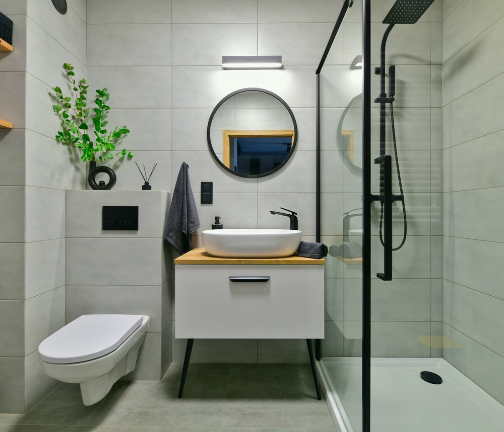 mobilier fonctionnel et installations de salle de bains compactes
