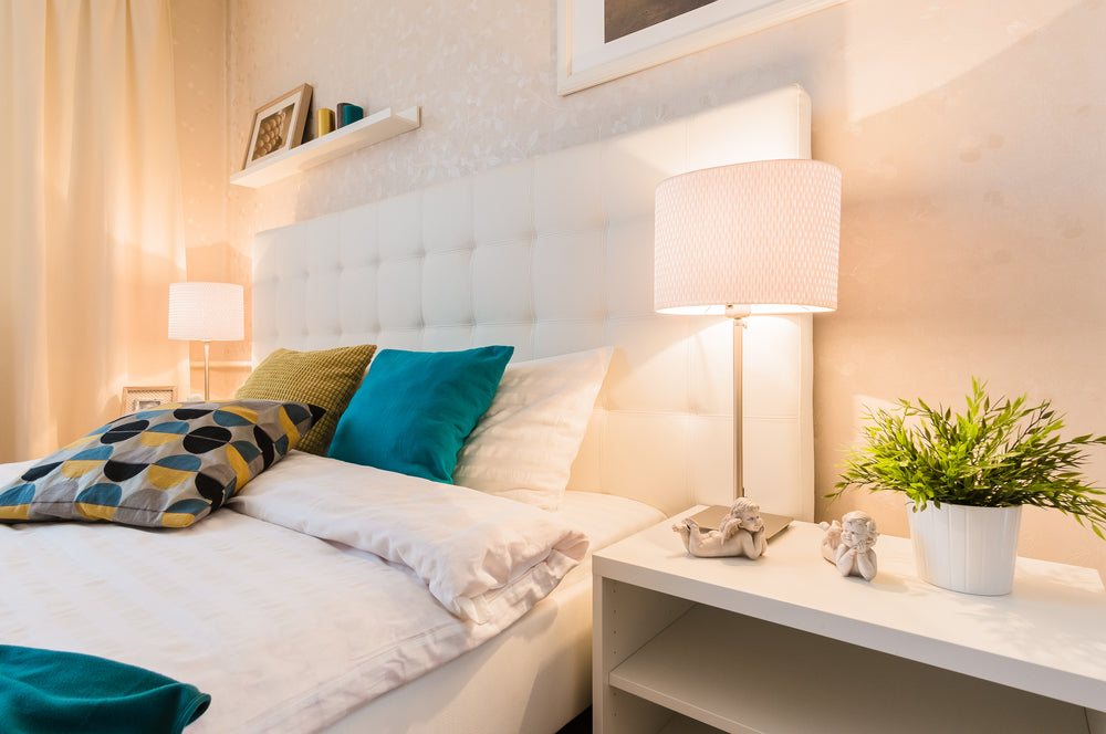 Fenêtre bien positionnée dans une chambre