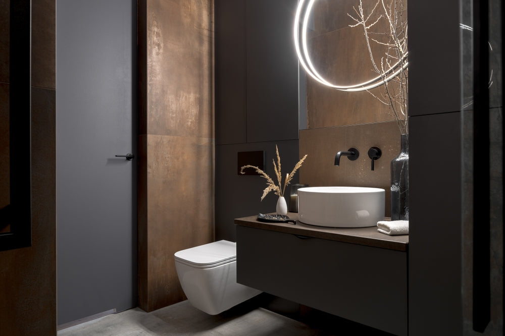 des méthodes de rangement modernes et discrètes dans la salle de bain