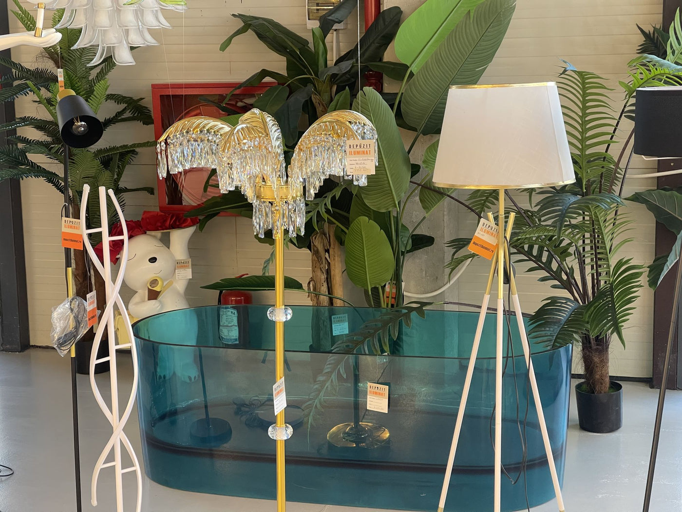 Miroirs LED et sanitaires dans le showroom Alessandro Design d’Afumați