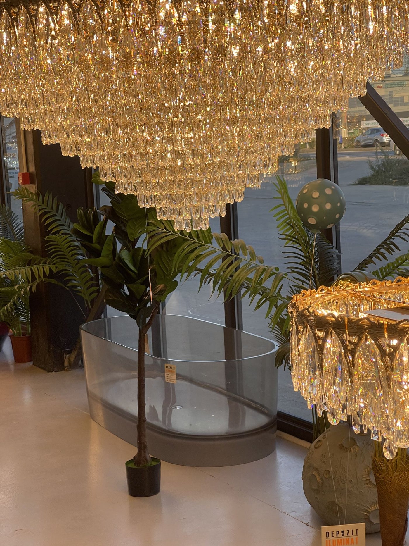 Miroirs LED et sanitaires dans le showroom Alessandro Design d’Afumați